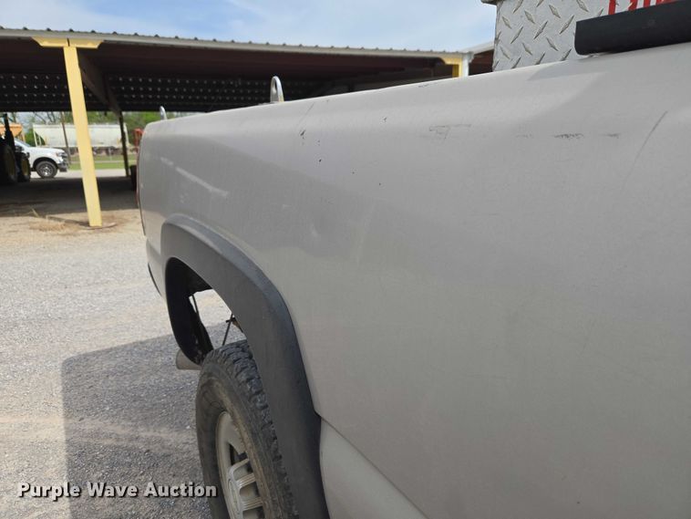 image for item ET5173 2006 Chevrolet Silverado 2500HD Ext. Cab pickup truck