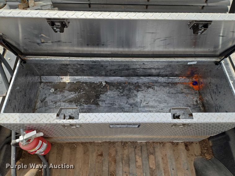 image for item ET5173 2006 Chevrolet Silverado 2500HD Ext. Cab pickup truck