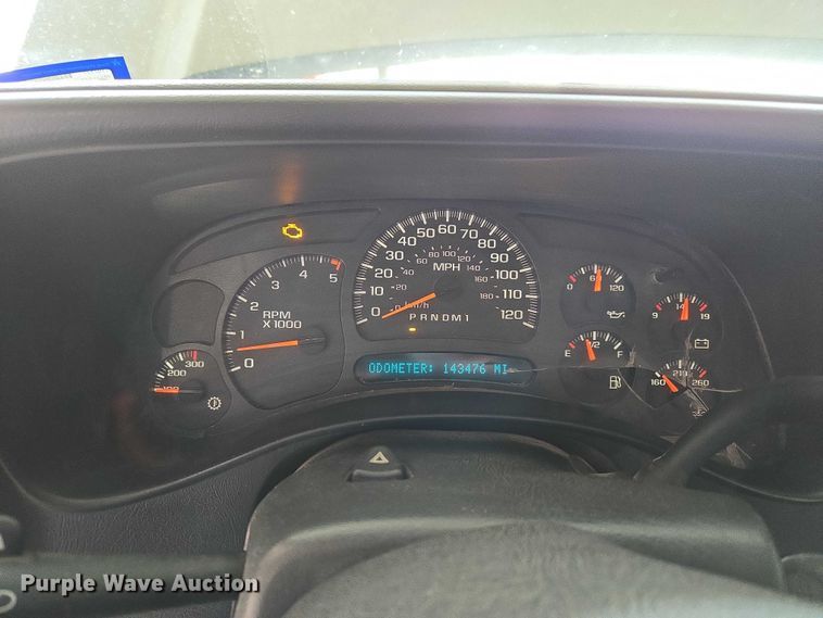 image for item ET5173 2006 Chevrolet Silverado 2500HD Ext. Cab pickup truck