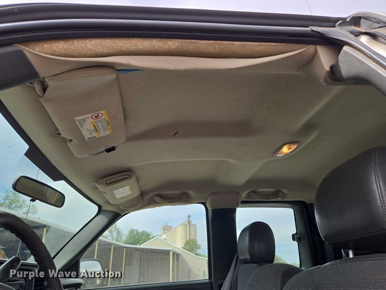 image for item ET5173 2006 Chevrolet Silverado 2500HD Ext. Cab pickup truck