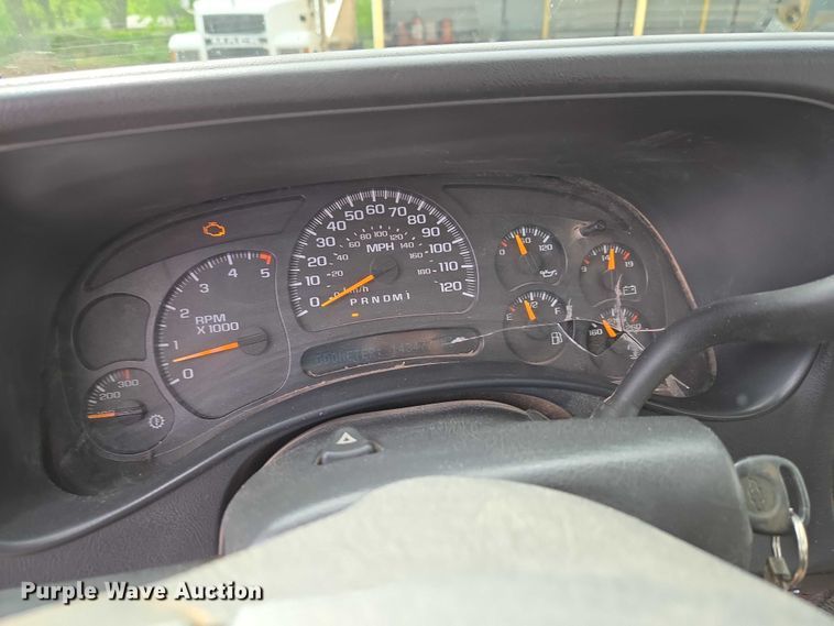 image for item ET5173 2006 Chevrolet Silverado 2500HD Ext. Cab pickup truck