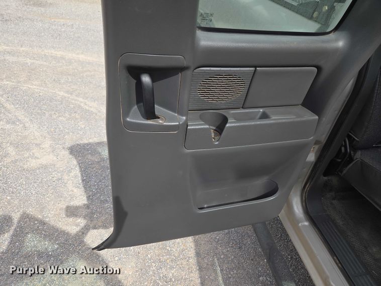 image for item ET5173 2006 Chevrolet Silverado 2500HD Ext. Cab pickup truck