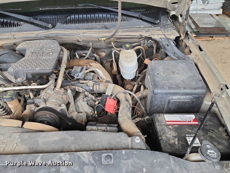 image for item ET5173 2006 Chevrolet Silverado 2500HD Ext. Cab pickup truck