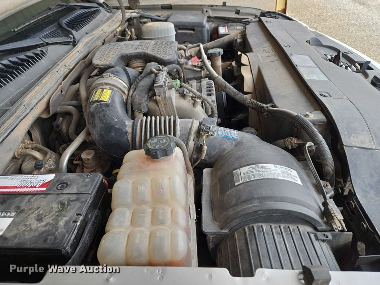 image for item ET5173 2006 Chevrolet Silverado 2500HD Ext. Cab pickup truck