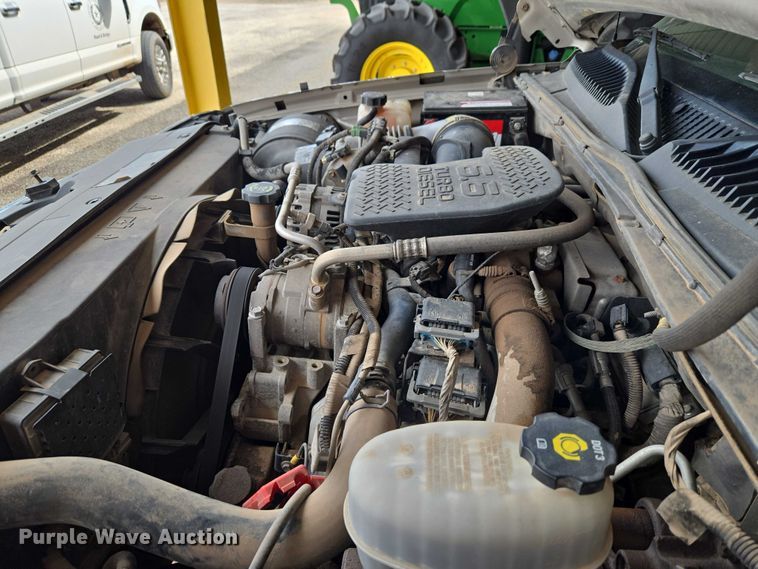 image for item ET5173 2006 Chevrolet Silverado 2500HD Ext. Cab pickup truck