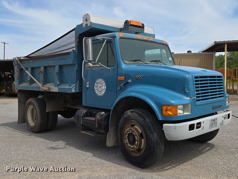 image for item ET5174 1997 International 4700 dump truck