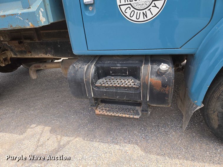 image for item ET5174 1997 International 4700 dump truck