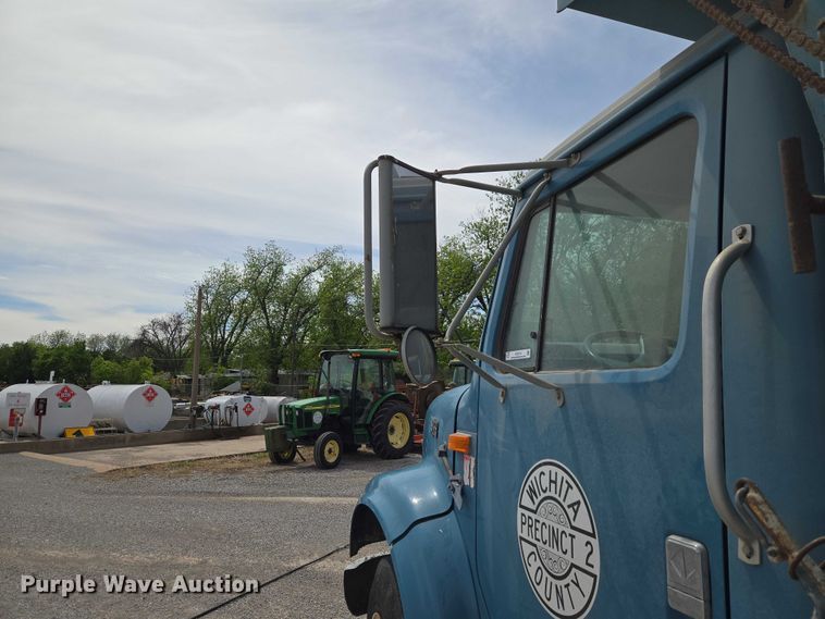 image for item ET5174 1997 International 4700 dump truck