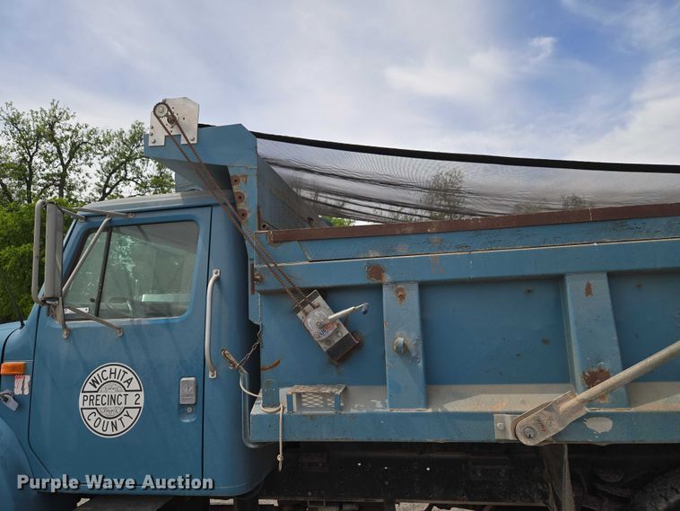 image for item ET5174 1997 International 4700 dump truck