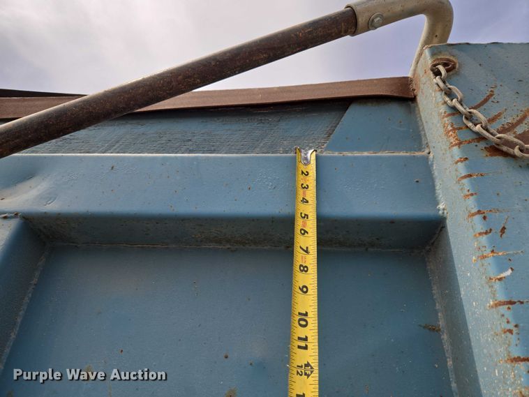 image for item ET5174 1997 International 4700 dump truck