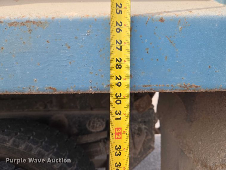 image for item ET5174 1997 International 4700 dump truck
