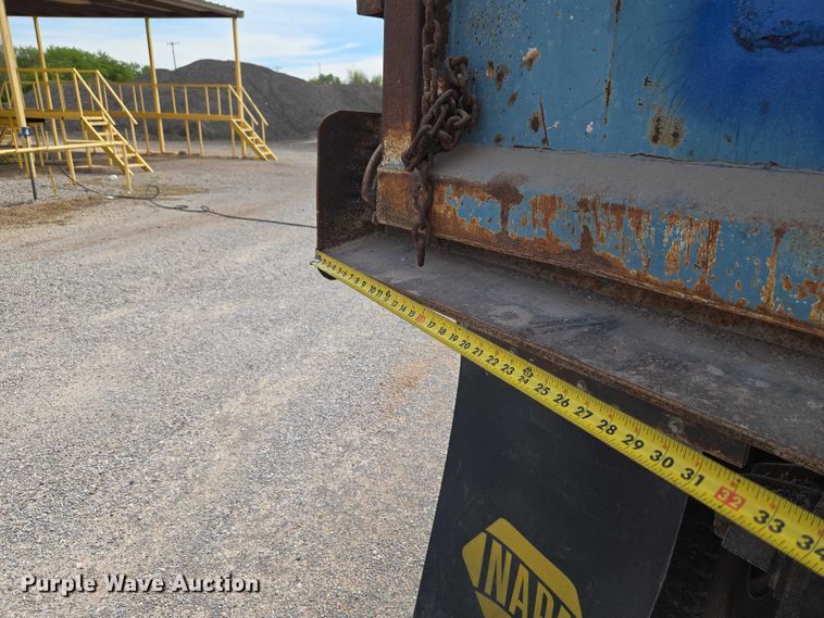 image for item ET5174 1997 International 4700 dump truck
