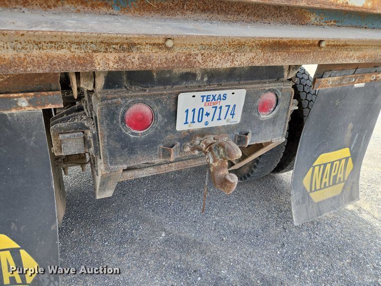 image for item ET5174 1997 International 4700 dump truck