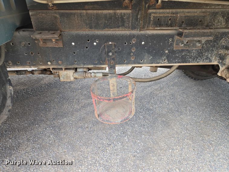 image for item ET5174 1997 International 4700 dump truck