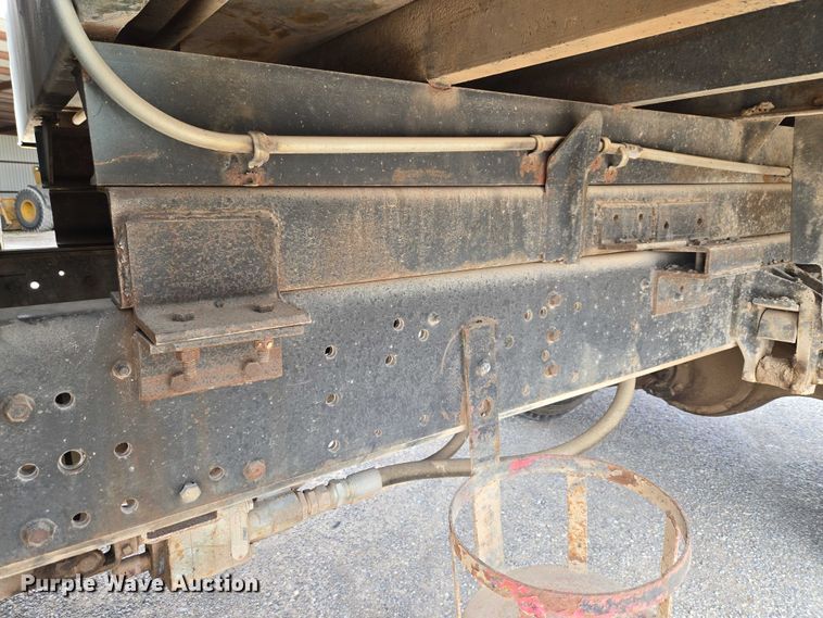 image for item ET5174 1997 International 4700 dump truck