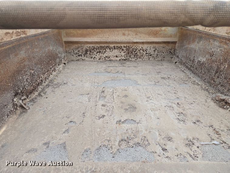 image for item ET5174 1997 International 4700 dump truck