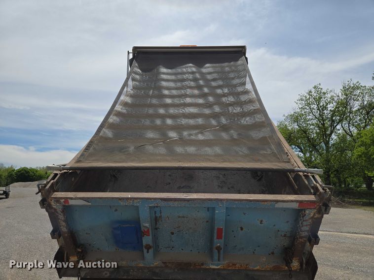 image for item ET5174 1997 International 4700 dump truck