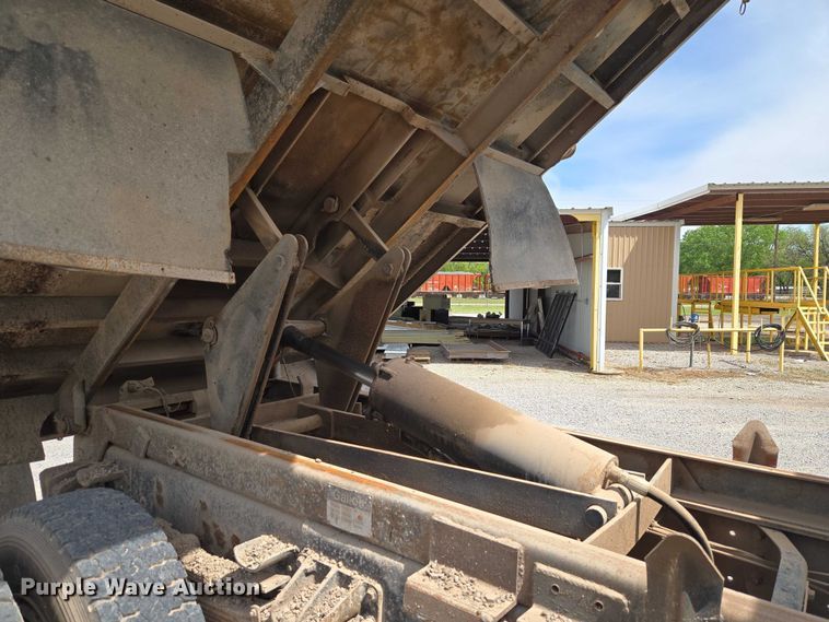 image for item ET5174 1997 International 4700 dump truck