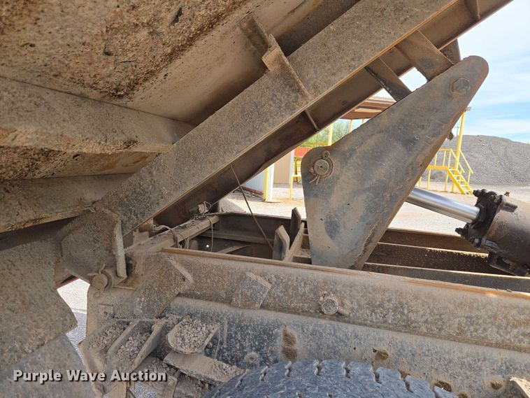 image for item ET5174 1997 International 4700 dump truck
