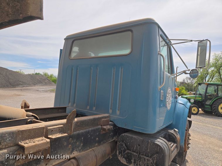 image for item ET5174 1997 International 4700 dump truck