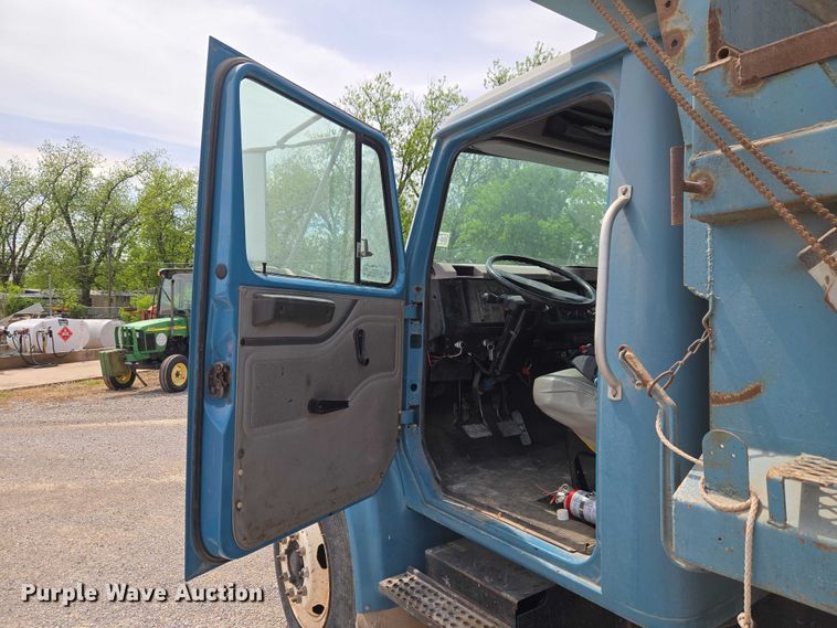 image for item ET5174 1997 International 4700 dump truck