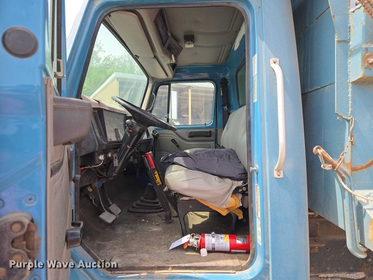 image for item ET5174 1997 International 4700 dump truck