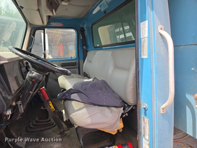 image for item ET5174 1997 International 4700 dump truck