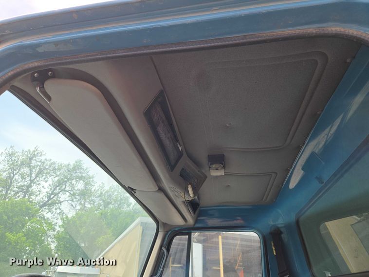 image for item ET5174 1997 International 4700 dump truck