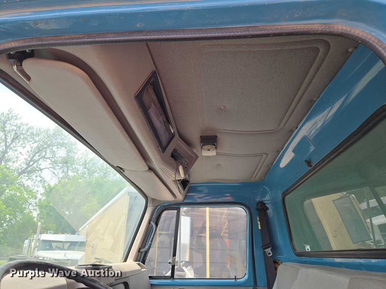 image for item ET5174 1997 International 4700 dump truck