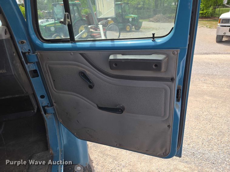 image for item ET5174 1997 International 4700 dump truck