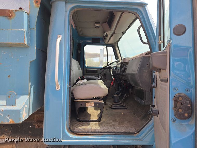 image for item ET5174 1997 International 4700 dump truck