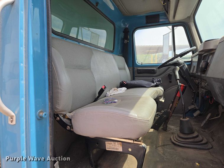 image for item ET5174 1997 International 4700 dump truck