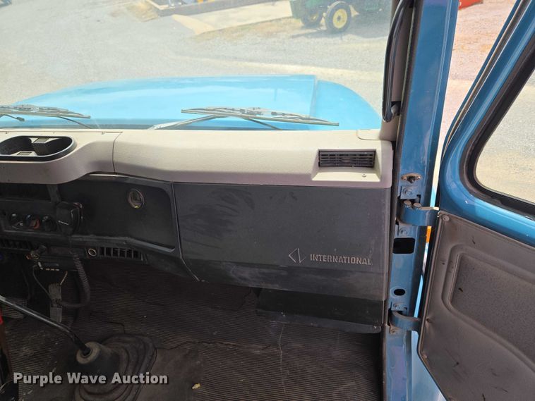 image for item ET5174 1997 International 4700 dump truck