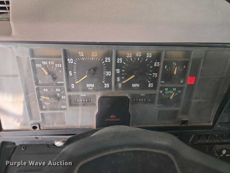 image for item ET5174 1997 International 4700 dump truck