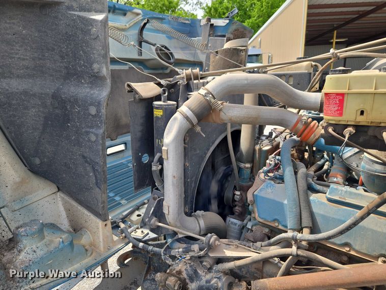 image for item ET5174 1997 International 4700 dump truck