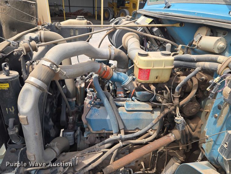 image for item ET5174 1997 International 4700 dump truck
