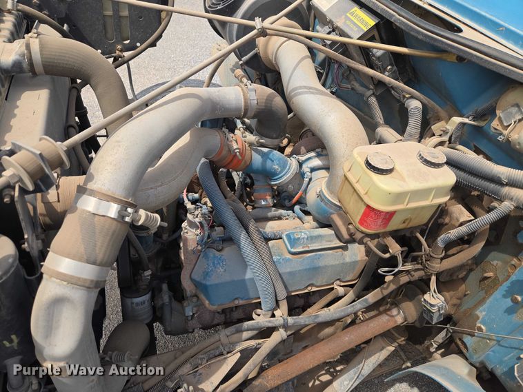 image for item ET5174 1997 International 4700 dump truck