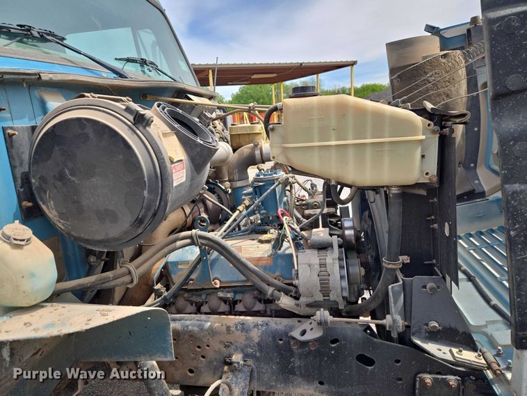 image for item ET5174 1997 International 4700 dump truck