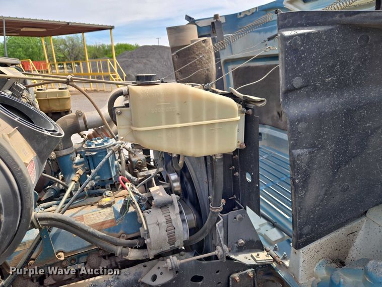 image for item ET5174 1997 International 4700 dump truck