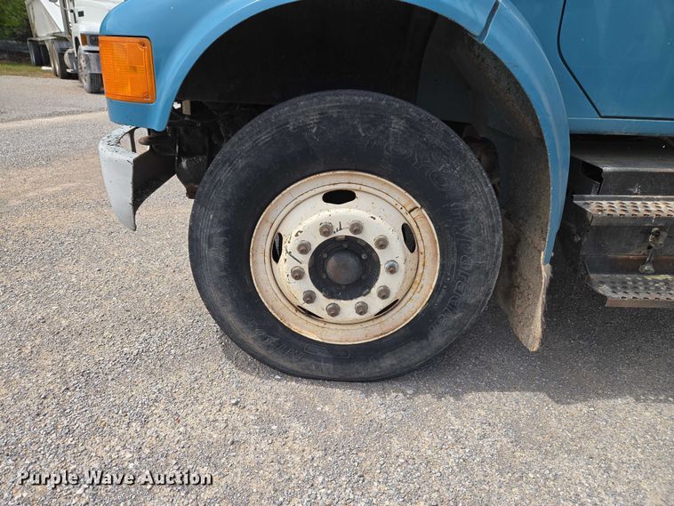 image for item ET5174 1997 International 4700 dump truck