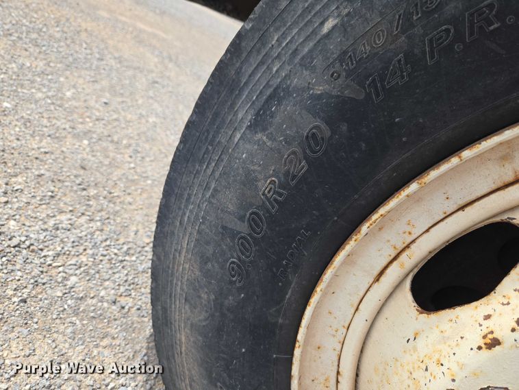 image for item ET5174 1997 International 4700 dump truck