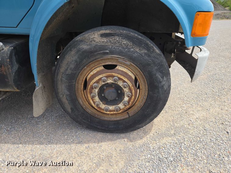 image for item ET5174 1997 International 4700 dump truck