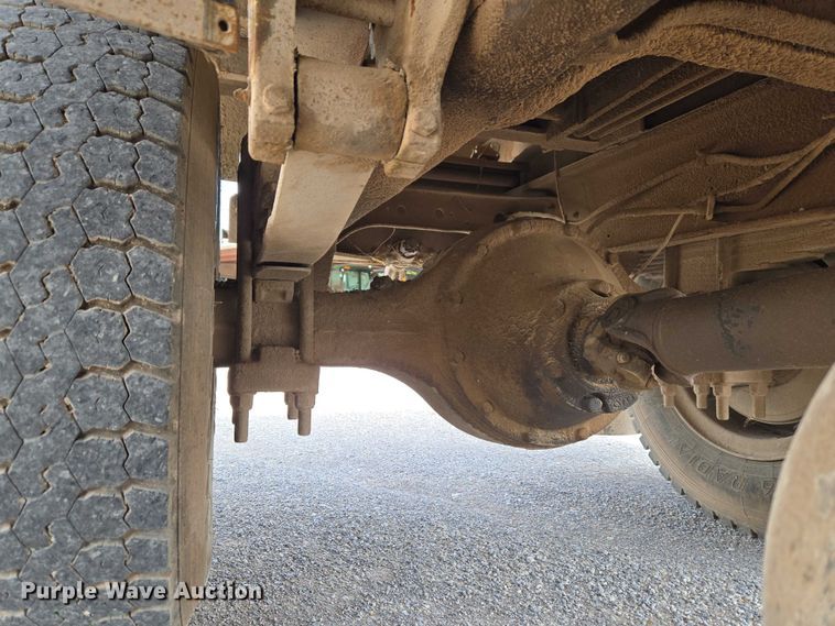 image for item ET5174 1997 International 4700 dump truck