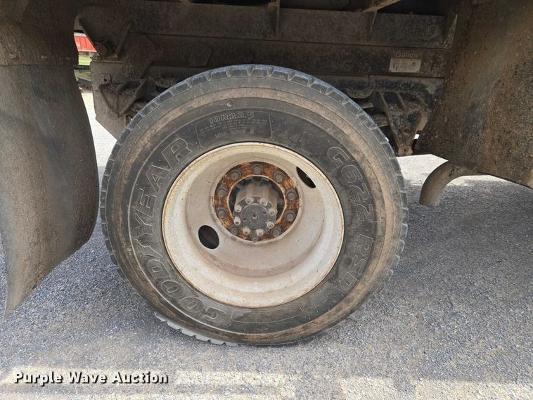image for item ET5174 1997 International 4700 dump truck