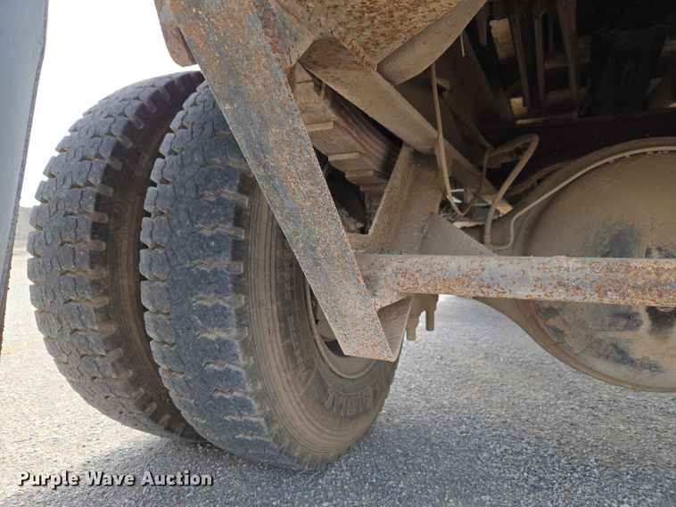 image for item ET5174 1997 International 4700 dump truck