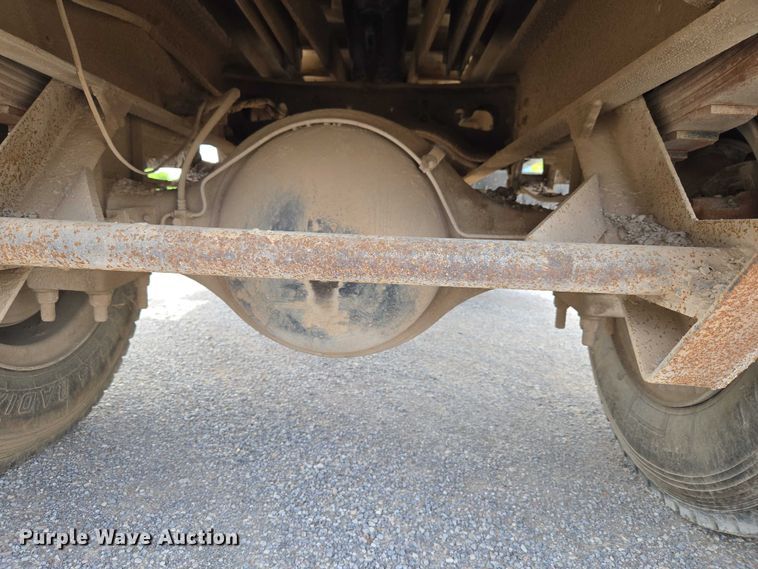 image for item ET5174 1997 International 4700 dump truck