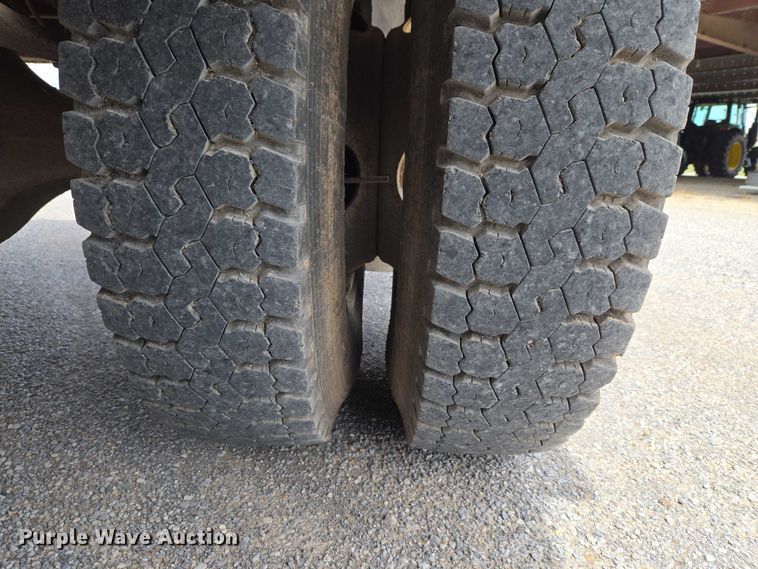 image for item ET5174 1997 International 4700 dump truck