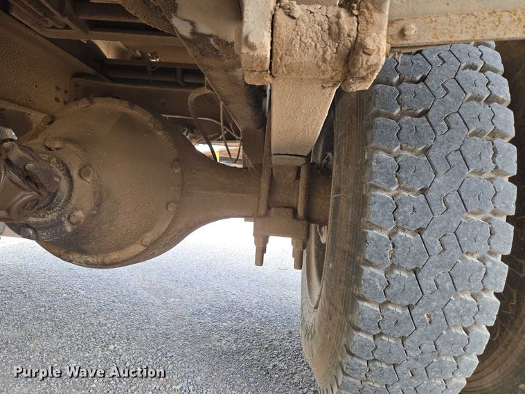image for item ET5174 1997 International 4700 dump truck