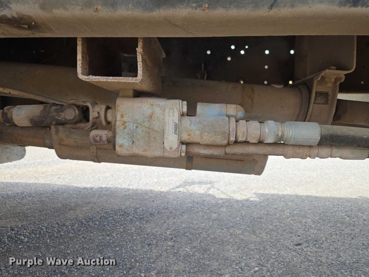image for item ET5174 1997 International 4700 dump truck