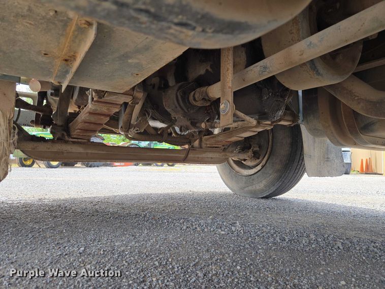 image for item ET5174 1997 International 4700 dump truck